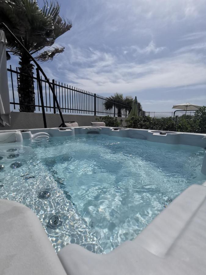Le Nautilia Residence De Luxe "Reservee Aux Couples" آجد المظهر الخارجي الصورة