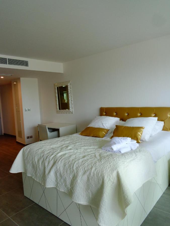 Le Nautilia Residence De Luxe "Reservee Aux Couples" آجد المظهر الخارجي الصورة